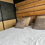 Le Penthouse, Les Bains De アパート