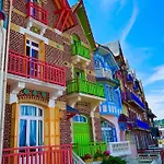 アパート Le Penthouse, Les Bains De *