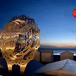 Le Penthouse, Les Bains De アパート