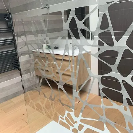 Le Penthouse, Les Bains De * مير-لي-بان