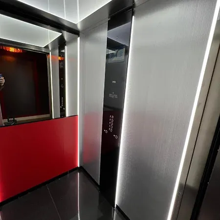 Le Penthouse, Les Bains De شقة *