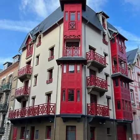 Le Penthouse, Les Bains De