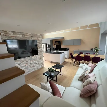 Le Penthouse, Les Bains De Apartment