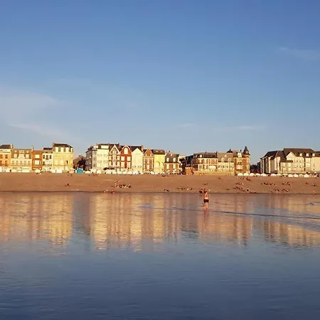 Le Penthouse, Les Bains De *