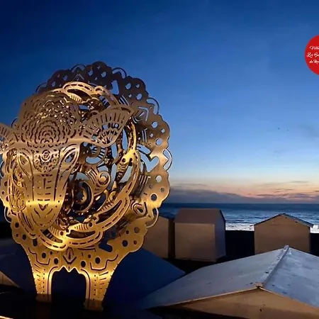 Le Penthouse, Les Bains De Apartment