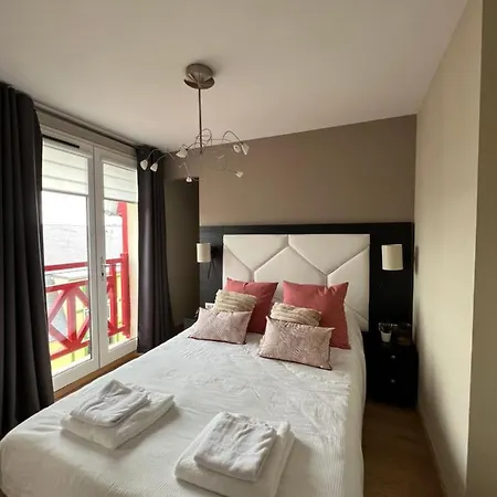 Le Penthouse, Les Bains De